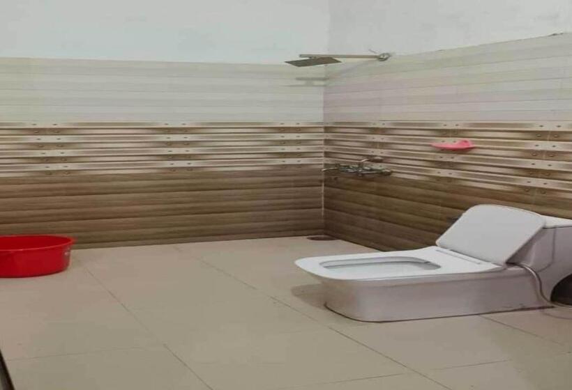 Трехместный Номер Классика, Oyo Geet Govind Resort And