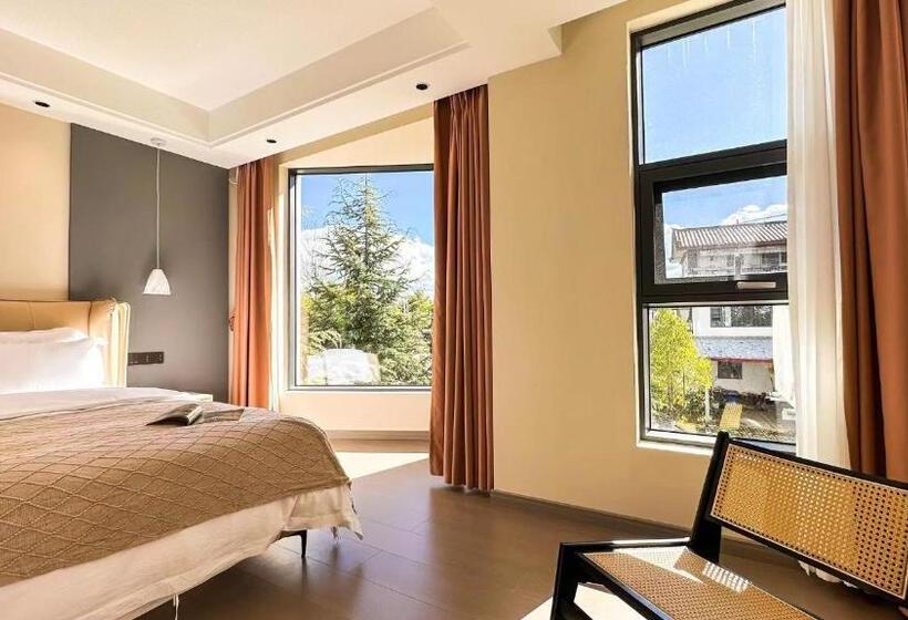 Люкс Повышенной Комфортности, Lijiang Painted Mountain Cloud House Boutique B&b