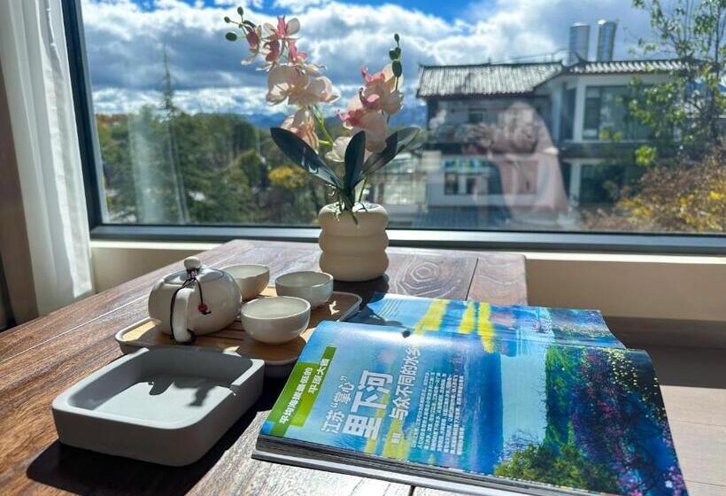 Люкс Премиум, Lijiang Painted Mountain Cloud House Boutique B&b