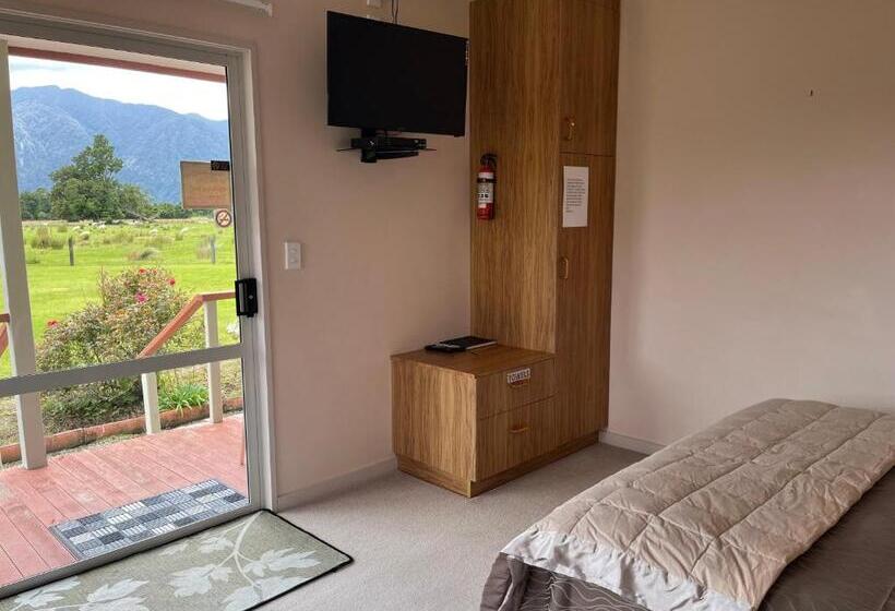 Студия Стандарт, Carrickfergus Cottage Unit 1