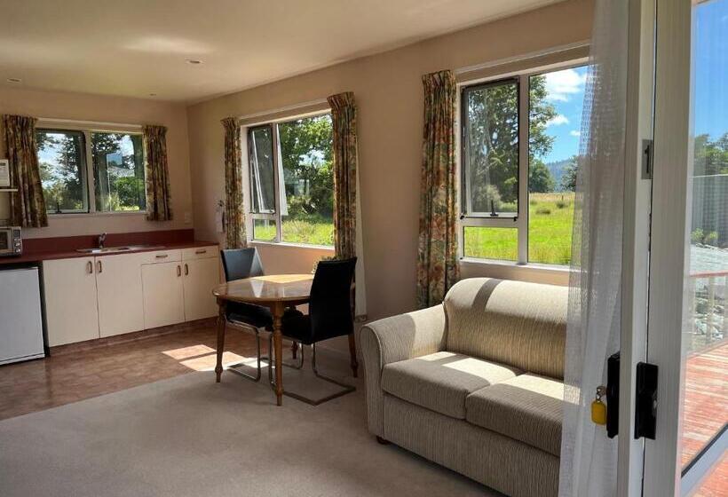 Студия Стандарт, Carrickfergus Cottage Unit 1