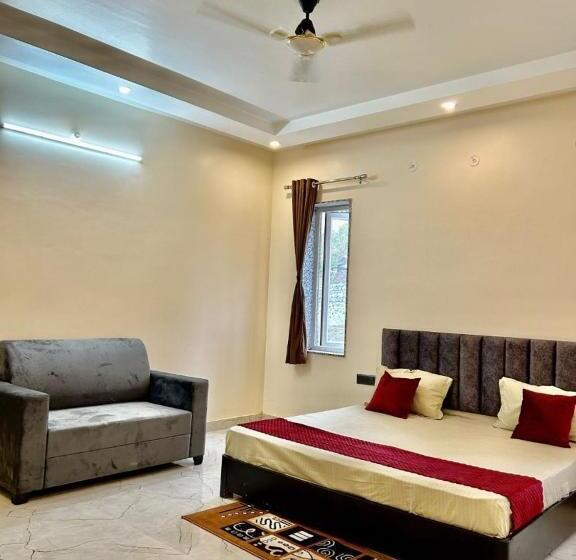 디럭스 룸, The Surya Inn Uttarakhand