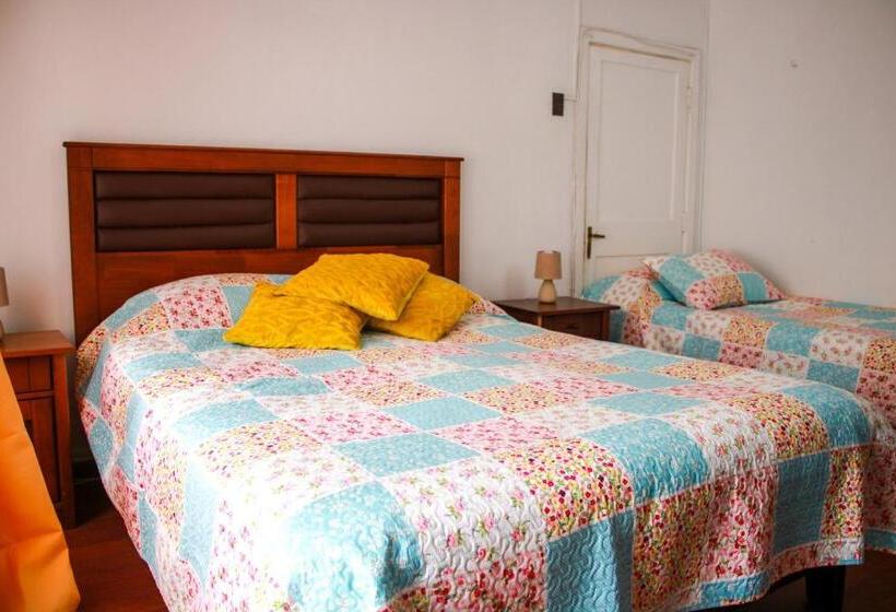 Номер Стандарт Трехместный, Hostal Entreorientes