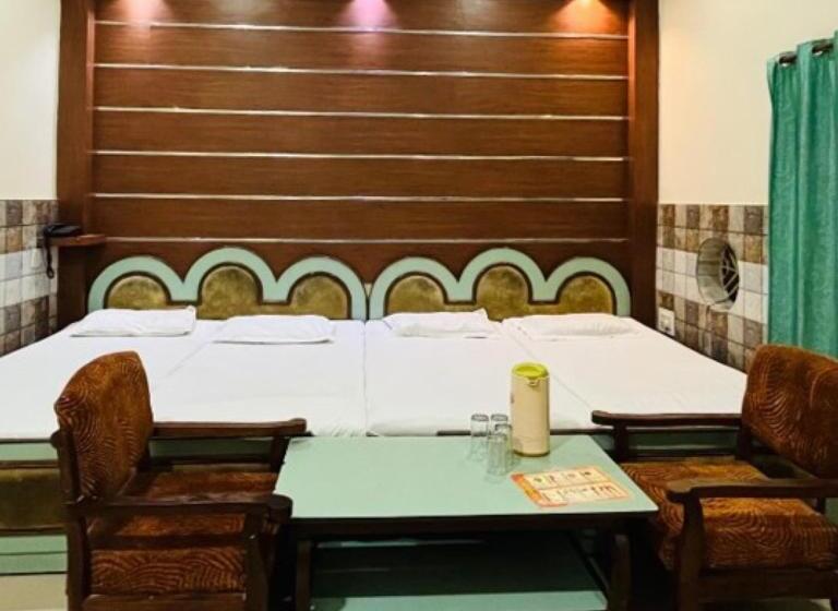 Семейный Номер, Shri Ram Hotel , Ayodhya