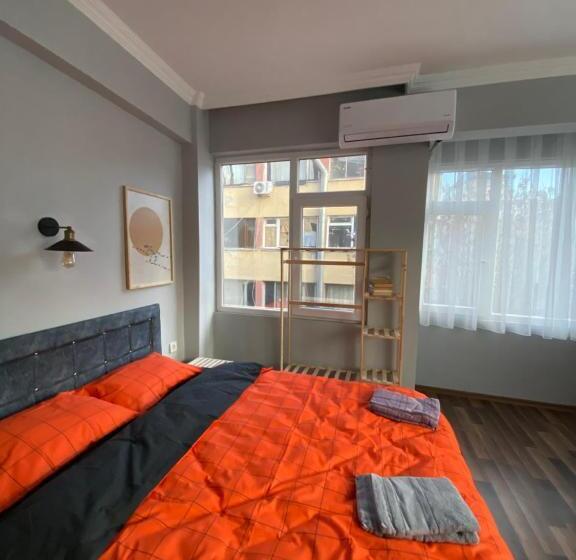 Студия Стандарт, Yeldeği̇rmeni̇ Otel