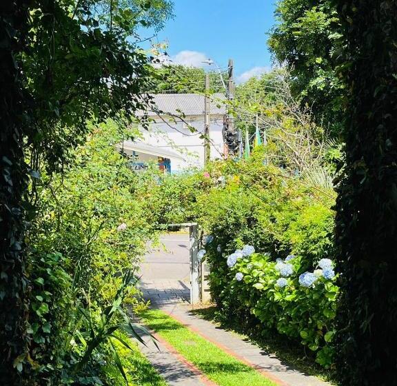 سوئیت با وان آب گرم, Pousada Quinta Dos Medeiros Canela E Ipê Amarelo Gramado