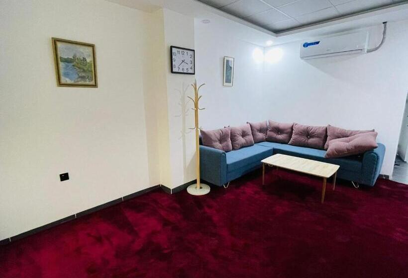 سوییت لوکس, Motel Danzha