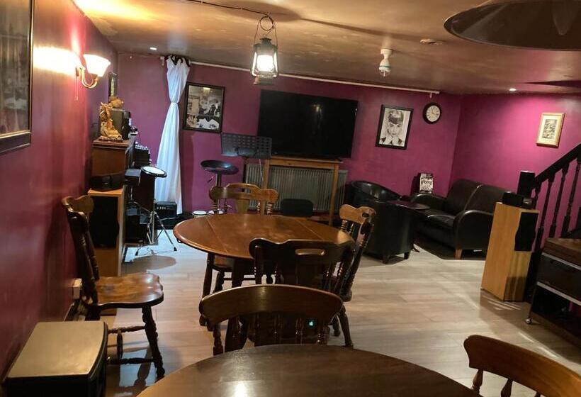 Семейный Номер, Hong Kong Inn