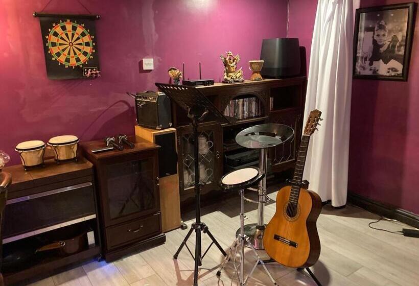 Семейный Номер, Hong Kong Inn