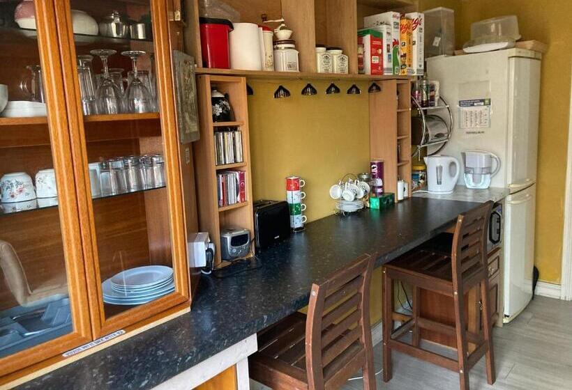 Номер Стандарт Вид на Сад, Hong Kong Inn
