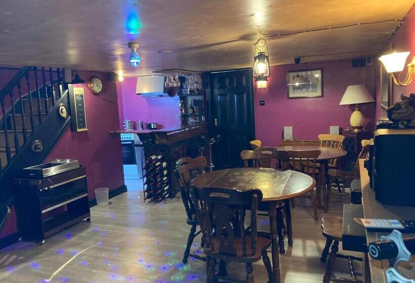 Семейный Номер, Hong Kong Inn