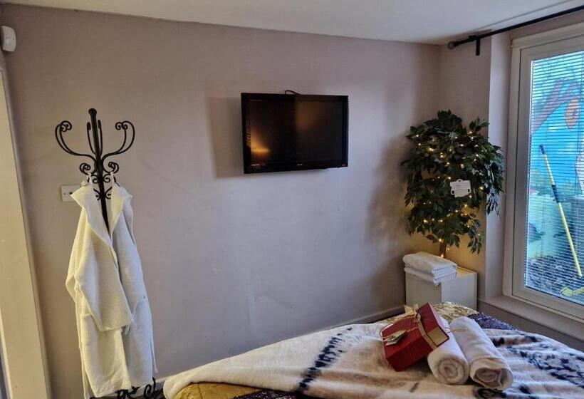Номер Deluxe, The Ivy Garden Suite