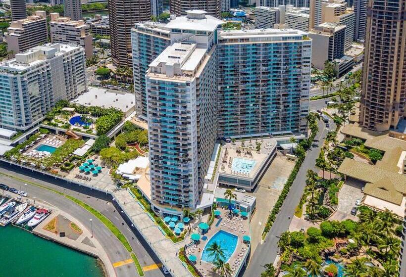 带1个卧室的带阳台的公寓, Ilikai S Best Beach Front Executive Suite