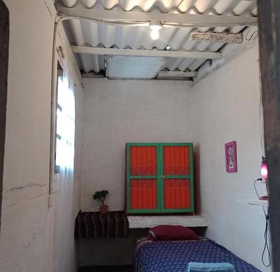 اتاق استاندارد با سرویس بهداشتی مشترک, La Guarida Del Caudillo