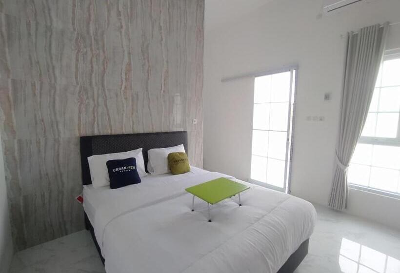 Номер Стандарт, Urbanview Hotel Nimara Ngawi By Reddoorz