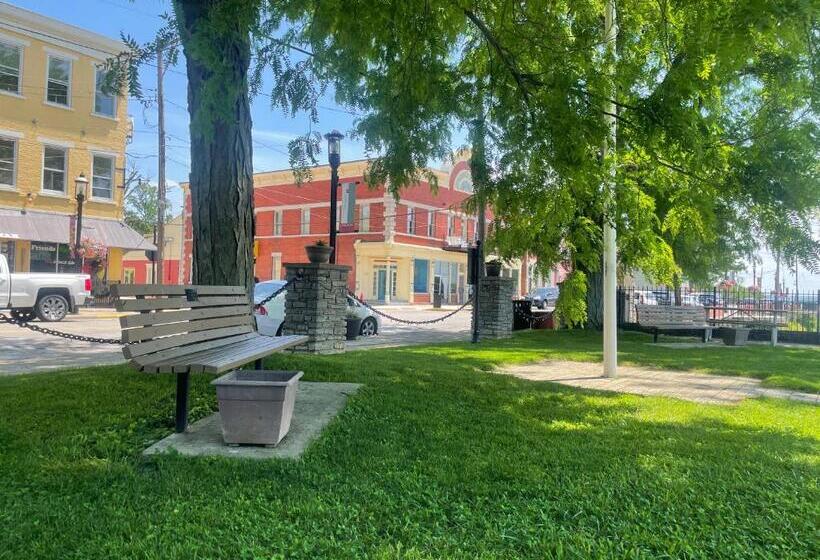 1 Bedroom Apartment Lake View, Historic New Richmond Ohio Riverfront