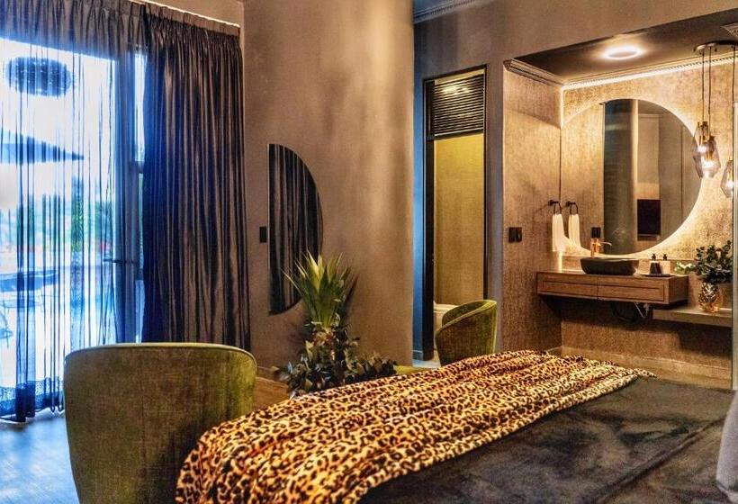 Люкс Вид на Бассейн, Osvé Boutique Cali