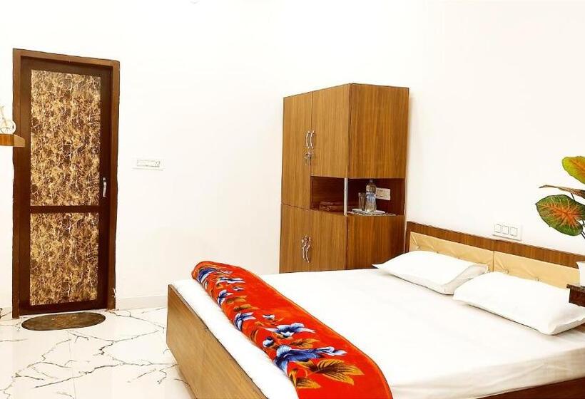 带大床的豪华间, The Paradise Suites    Studios    High Rated Rooms In Area
