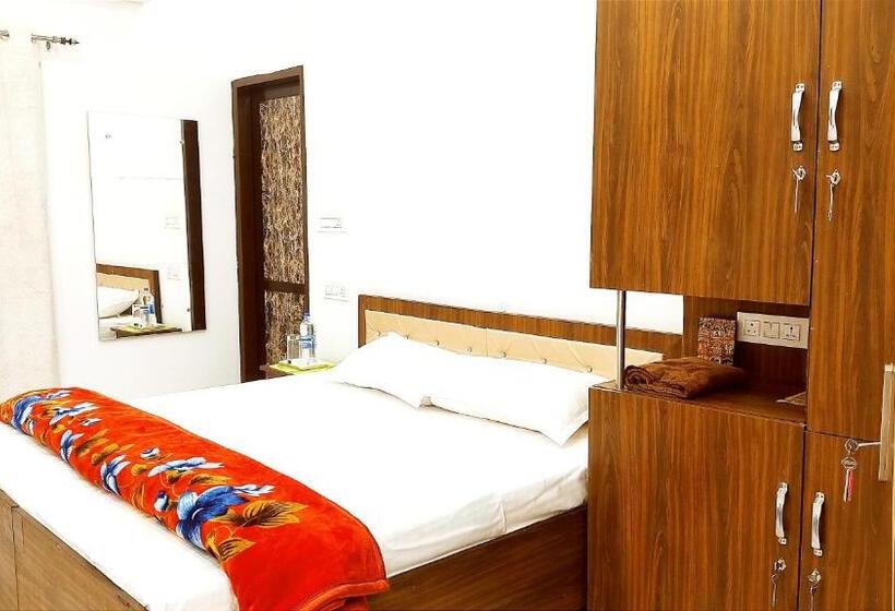 带大床的豪华间, The Paradise Suites    Studios    High Rated Rooms In Area