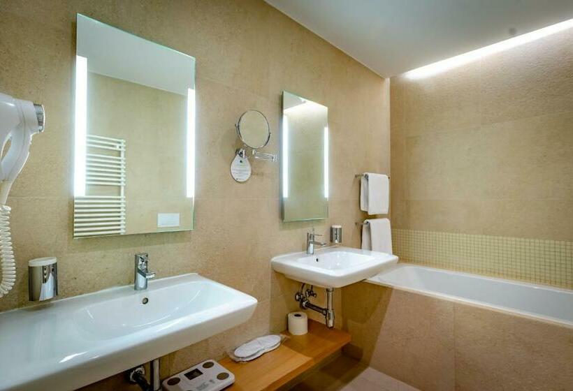 Апартаменты 1 Спальня, Eva Park Life & Spa