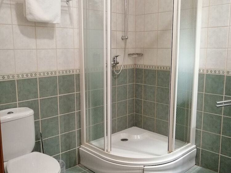 Номер Стандарт, Józsi Bácsi Vendéglője és Szállodája