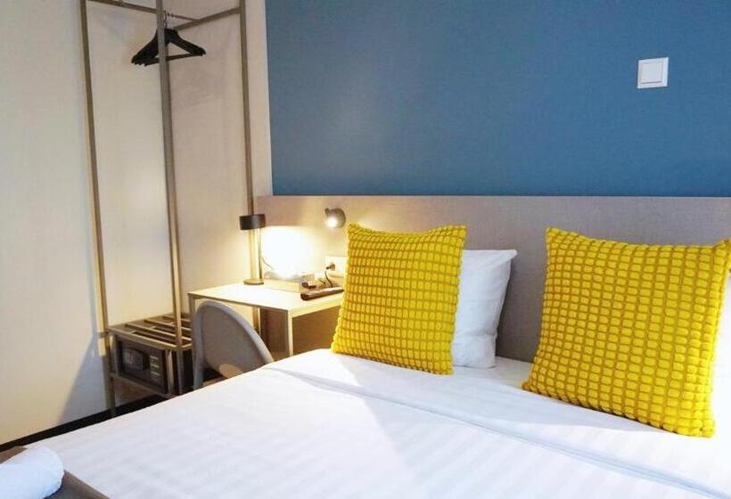 Quarto Economy, Fogo Amsterdam