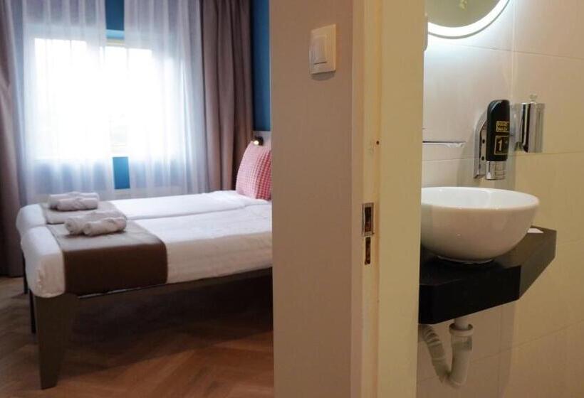 Quarto Estandar, Fogo Amsterdam