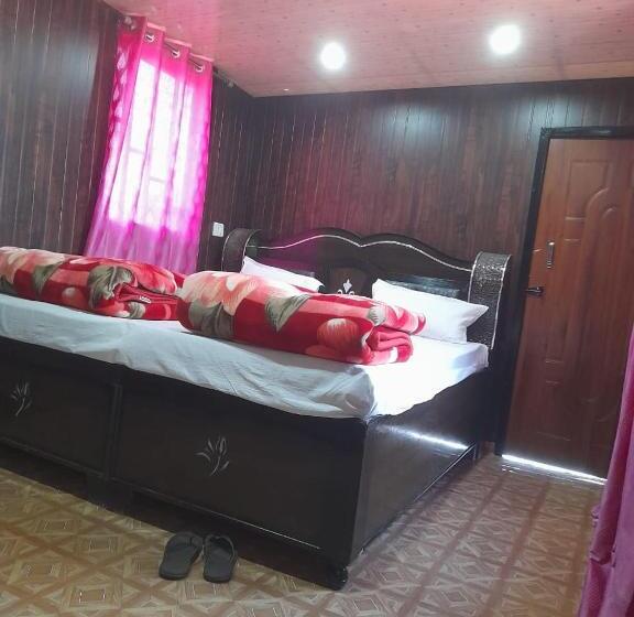 스탠다드 룸, Shivam Hillview