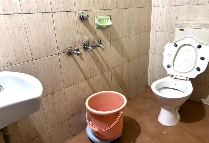 Трежместный Номер Economy, Chitramoola Tourist Home   Opp Temple Only 20 M