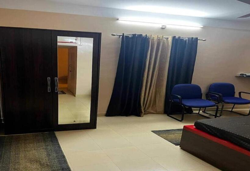 اتاق کلاسیک سه تخته, Oyo Ganapati Bhawan Homestay