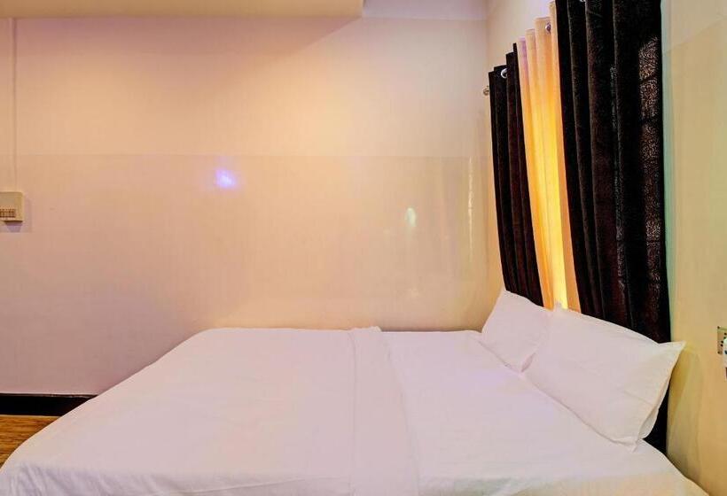 اتاق کلاسیک سه تخته, Oyo Ganapati Bhawan Homestay