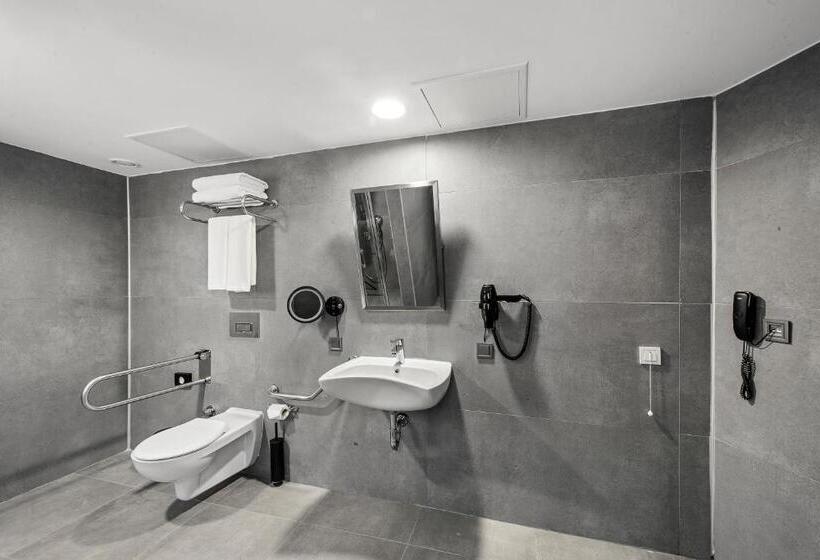 Полулюкс, Ibos Hotels Izmir Alsancak