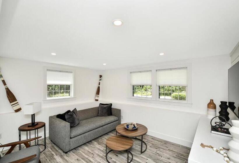 Семейный Номер, Hill House Mashpee
