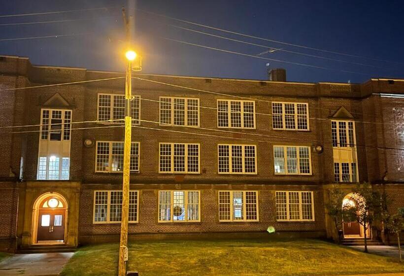 Апартаменты 1 Спальня, School Of Fame
