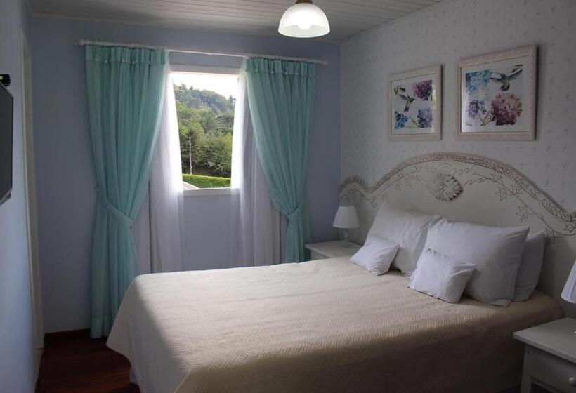 Quarto Estandar, Pousada Suisse