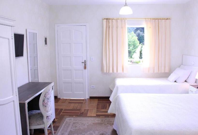 Quarto Triplo Estandar, Pousada Suisse
