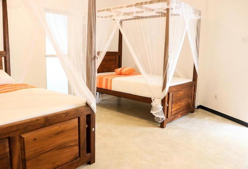 اتاق لوکس سه تخته, Welcome Inn Mirissa