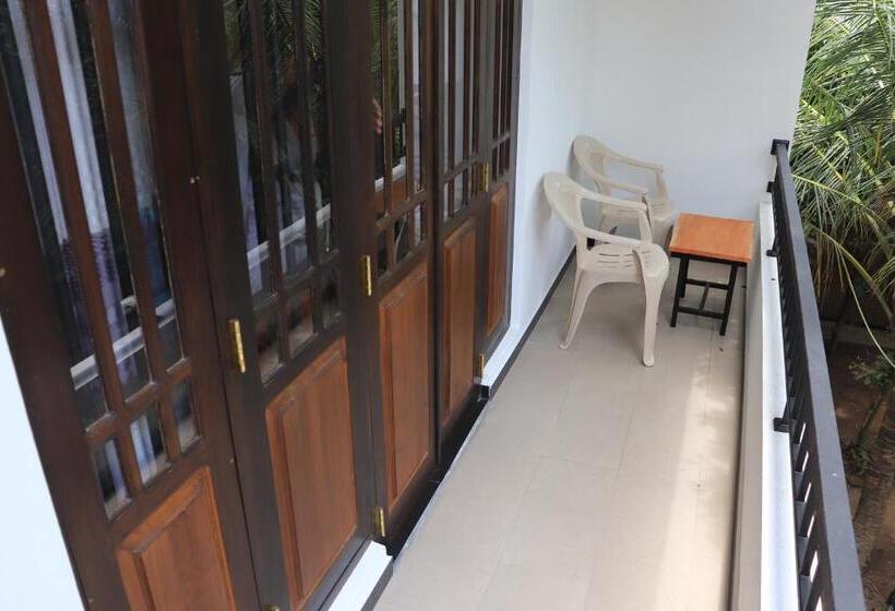 اتاق لوکس با بالکن, Welcome Inn Mirissa