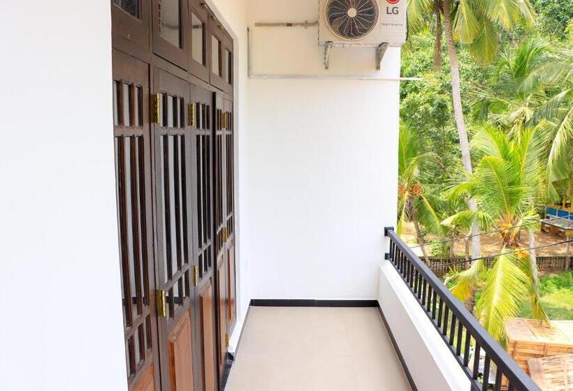 اتاق لوکس با بالکن, Welcome Inn Mirissa