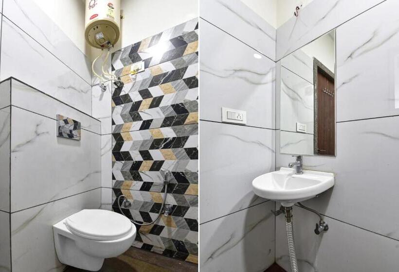 اتاق کلاسیک سه تخته, Collection O 70296 Hotel Sarover