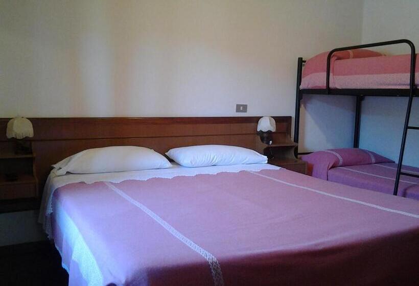 Номер Стандарт Трехместный, Albergo Ristorante Guerri