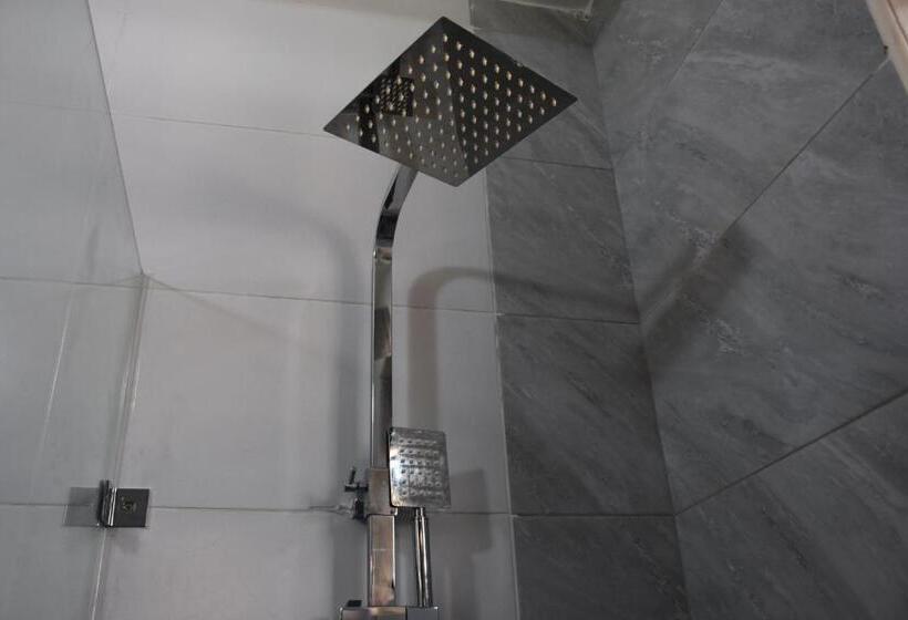 اتاق لوکس, Pent House Inn Namugongo