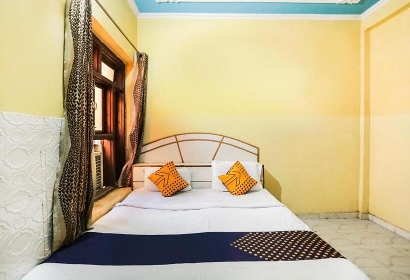 Трехместный Номер Классика, Oyo Shri Neelkanth Hotel & Restaurant