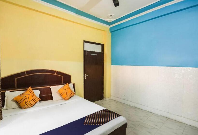 Трехместный Номер Классика, Oyo Shri Neelkanth Hotel & Restaurant