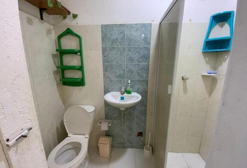 带共用浴室的标准房间, Casa Universitaria El Trebol