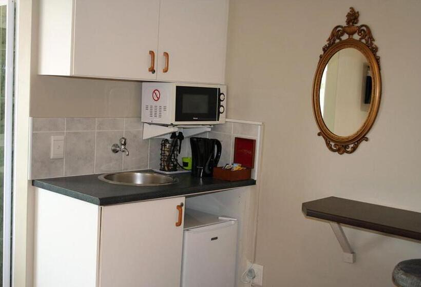 اتاق استاندارد یک نفره, Room In Bb   Springbok Single Room   Amarachi Bed Breakfast