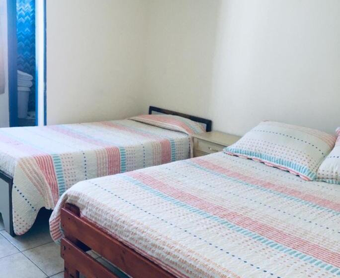 Номер Стандарт Трехместный, Hostal Amunategui