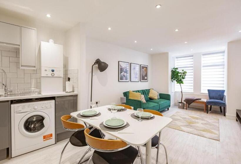 Апартаменты 1 Спальня, Pembroke Heights