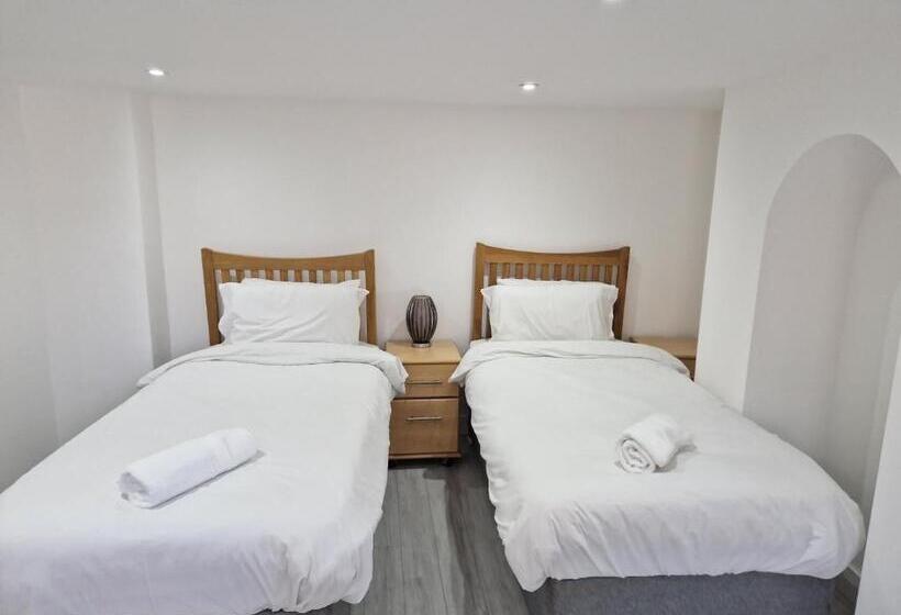 Апартаменты 2 Спальни, Pembroke Heights