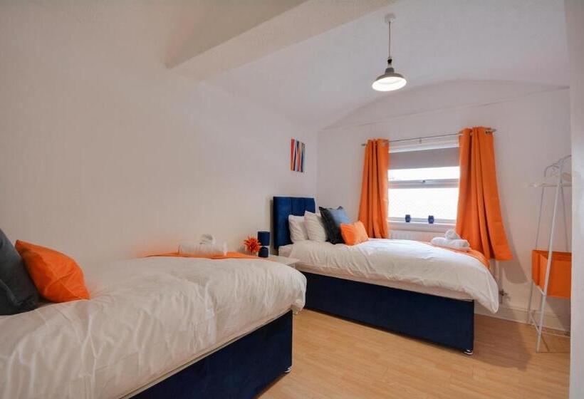 Апартаменты 1 Спальня, Cosy 2bd Flat Near City And Beach   30 Percent Off Long Term Bookings